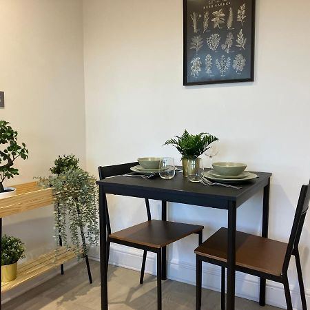 Apartamento Magnificent Refurbished 1 Bed Flat Few Steps To High St ! - 4 East House Epsom Exterior foto